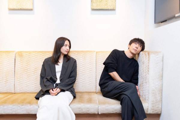 【高橋一生×川口春奈】心のドアを開け放して築かれた、ふたりの関係