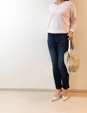 UNIQLO新作カシミヤニット、くすみピンクが上品見え！