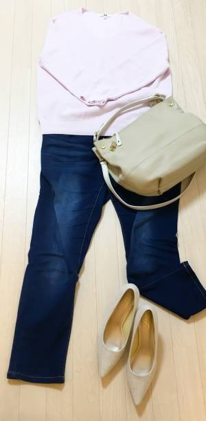 UNIQLO新作カシミヤニット、くすみピンクが上品見え！