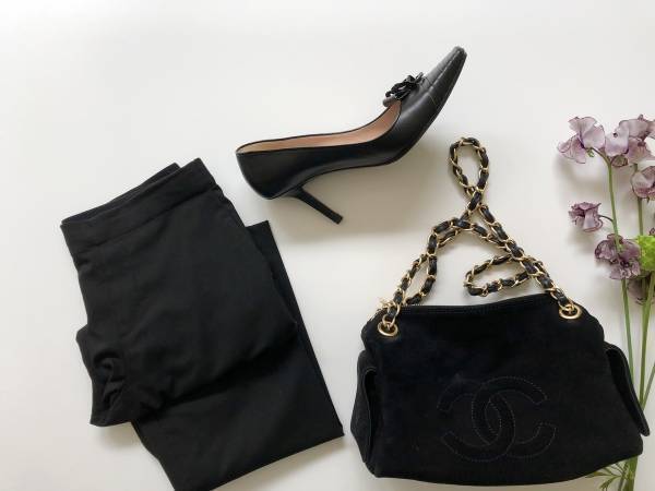 美人服が揃う“BIRTHDAY BASH”のドット柄ブラウスなら、上品な雰囲気が作れます