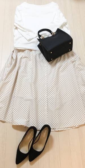 UNIQLOサーキュラースカートが上品見え。“プチドット”が大人可愛い