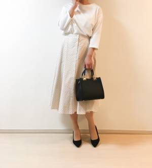 UNIQLOサーキュラースカートが上品見え。“プチドット”が大人可愛い