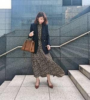 大人の小花柄ワンピ、着こなしで気を付けたいこと