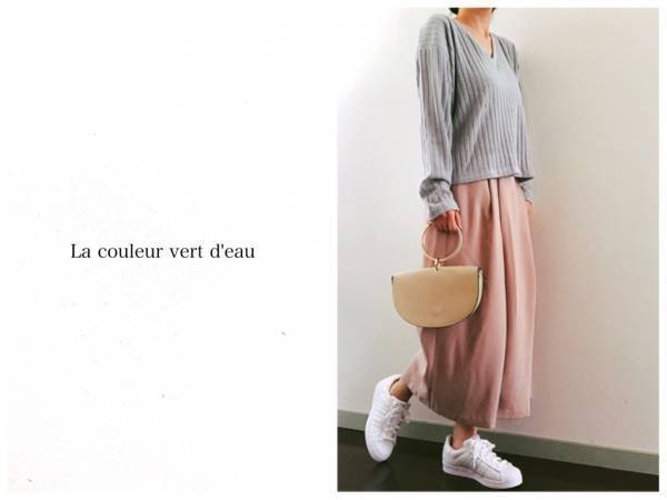 ZARAのスモーキーなミントグリーンで、大人のプチプラ最旬コーデ