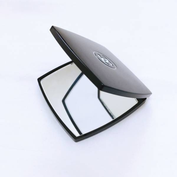 「午後からの顔と心」を支える名品たち #きれいの秘密はポーチの中に