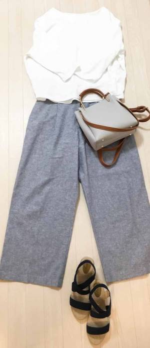 UNIQLOリネンワイドパンツが最高。“脚の悩み”を全部カバーしてくれるから