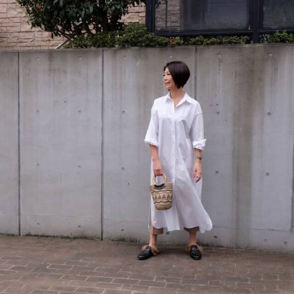 “ロング丈白シャツ”が快適。夏までしっかり着回せます