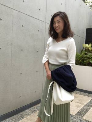 GUニットで首まわりをスッキリ見せ！　上半身ボリュームさんのトップス選び