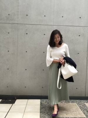 GUニットで首まわりをスッキリ見せ！　上半身ボリュームさんのトップス選び