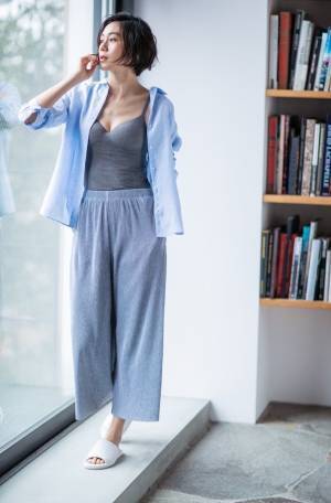 UNIQLOの“神アイテム”で作る、大人上品ワンマイルコーデ