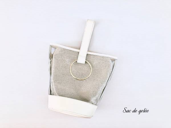 ZARAのパープルニットは、ネイビーと合わせて旬配色を楽しもう