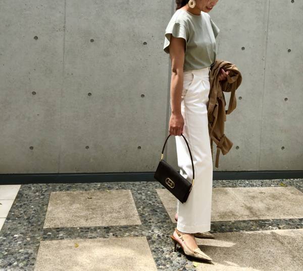 GU「フレアスリーブT」は、990円で大人上品が叶う優秀アイテム