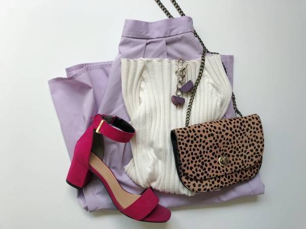 GUストラップサンダルは2490円なのに優秀！　ベーシック＆カラーの２色買いがおすすめ