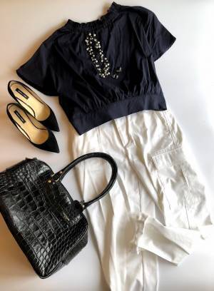 大人コーデの味方「白パンツ」は“素材違い”で揃えるといい