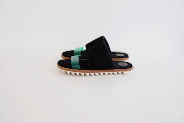 夏の定番スポーツサンダルは、異素材コンビでこなれ感を