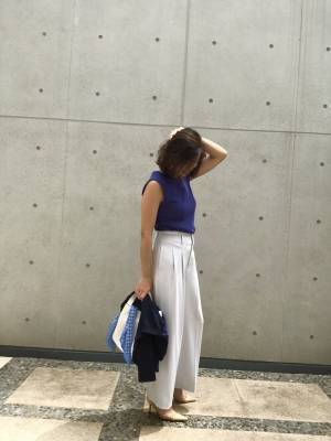 990円のGUリブタンクトップで、普段は着ない苦手色にチャレンジ