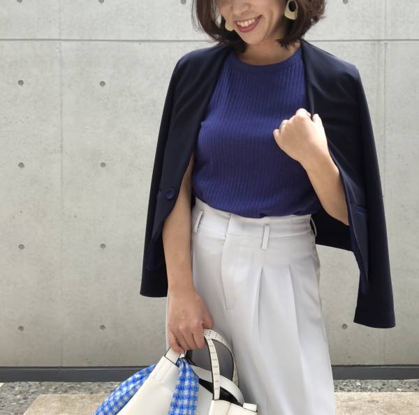 990円のGUリブタンクトップで、普段は着ない苦手色にチャレンジ