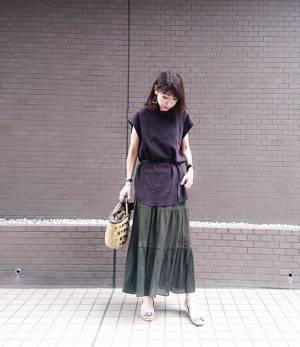 2990円のUNIQLOティアードロングスカートで大人の夏コーデ。選べる着丈もうれしい