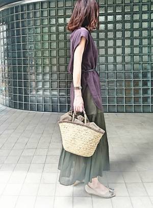 2990円のUNIQLOティアードロングスカートで大人の夏コーデ。選べる着丈もうれしい