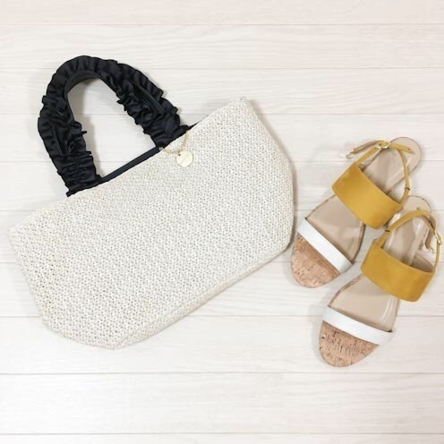 UNIQLOのフレアワイドクロップドパンツは、1990円で華奢見えが叶う