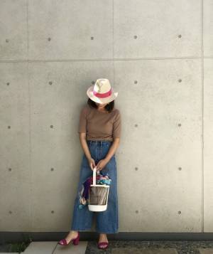 990円のGU「リブアシンメトリーネックT」で作る大人フェミニンスタイル