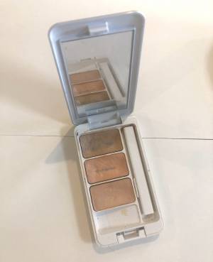 厳選６アイテムで朝のメイクを再現！　シンプル＆機能的なポーチ　#きれいの秘密はポーチの中に