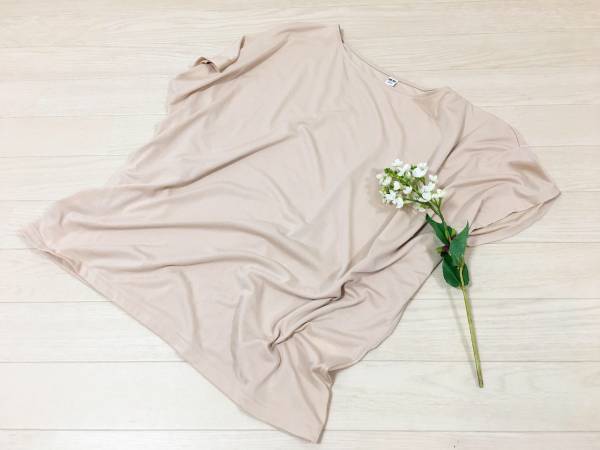 UNIQLO夏の定番「ドレープクルーネックT」で女性らしい細見えコーデ