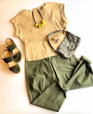 シンプルなサンダルは退屈！　カラフルサンダルを夏コーデの主役に