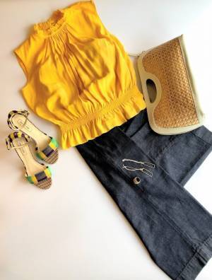 シンプルなサンダルは退屈！　カラフルサンダルを夏コーデの主役に