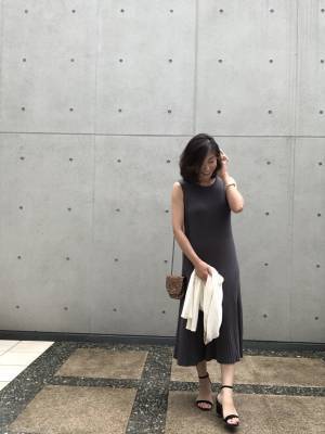 GUプリーツニットワンピースは、2490円なのに上品高見え！