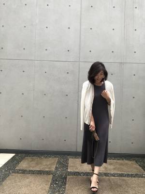 GUプリーツニットワンピースは、2490円なのに上品高見え！