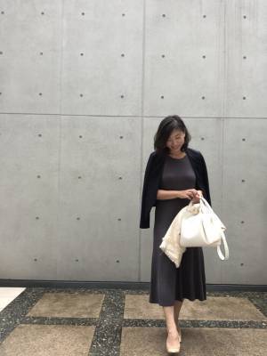 GUプリーツニットワンピースは、2490円なのに上品高見え！