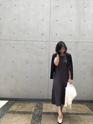 GUプリーツニットワンピースは、2490円なのに上品高見え！