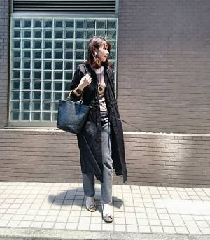 大人のデニムは「グレー」がおすすめ。オフィスコーデにも◎