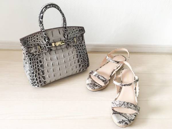 UNIQLO定番「クルーネックT」。1000円で大人細見えコーデが完成！