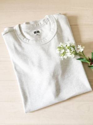 UNIQLO定番「クルーネックT」。1000円で大人細見えコーデが完成！
