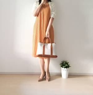 UNIQLOのプリーツワンピが優秀！　2990円で上品コーデが完成
