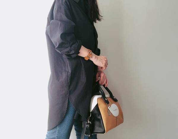 GUロングシャツチュニック1990円で秋を先取り。黒が主役の大人デニムコーデ