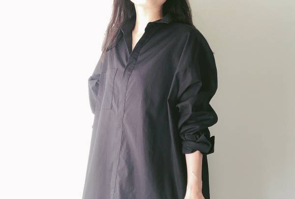 GUロングシャツチュニック1990円で秋を先取り。黒が主役の大人デニムコーデ