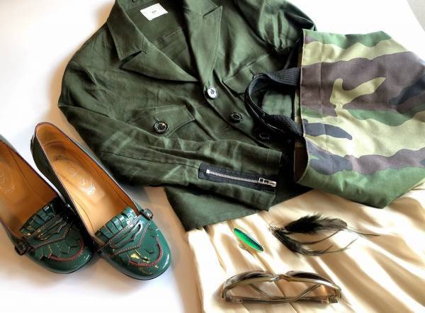 カラーで季節を先取り！　グリーン系アイテムを使った秋コーデ