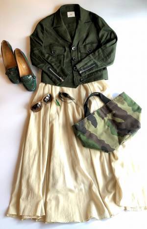 カラーで季節を先取り！　グリーン系アイテムを使った秋コーデ