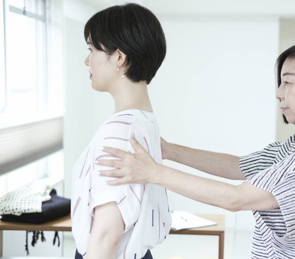骨格診断、プロの技で大変身！　「質感」と「ライン」で似合う服がわかる