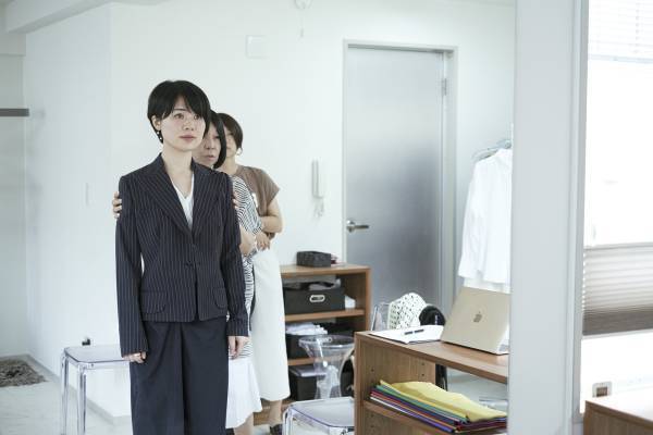 骨格診断、プロの技で大変身！　「質感」と「ライン」で似合う服がわかる