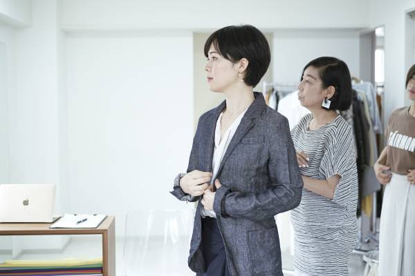 骨格診断、プロの技で大変身！　「質感」と「ライン」で似合う服がわかる