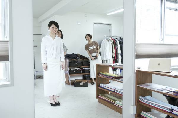 骨格診断、プロの技で大変身！　「質感」と「ライン」で似合う服がわかる