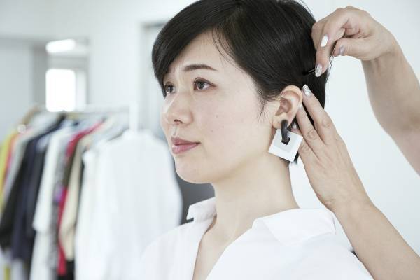 骨格診断、プロの技で大変身！　「質感」と「ライン」で似合う服がわかる