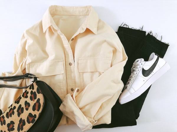 GUのコーデュロイシャツ1990円が優秀！　オーバーサイズで大人の秋コーデ