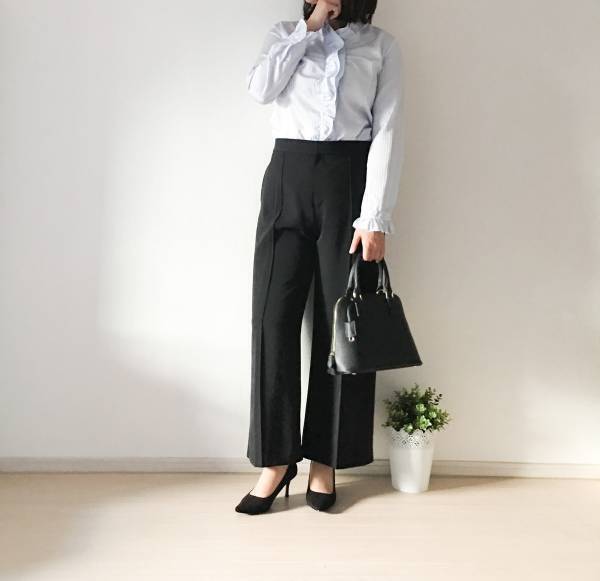 UNIQLOのハイウエストドレープパンツは、下腹ポッコリの救世主！