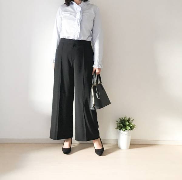 UNIQLOのハイウエストドレープパンツは、下腹ポッコリの救世主！