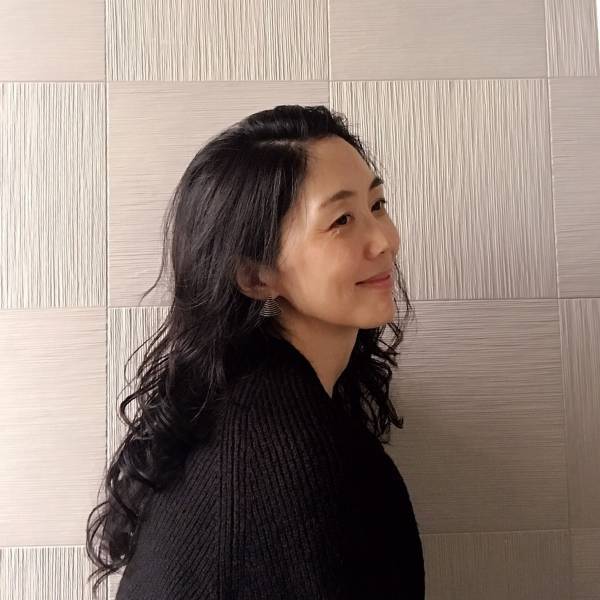 GUコクーンカーディガンで、プチプラ黒を大人に着こなす